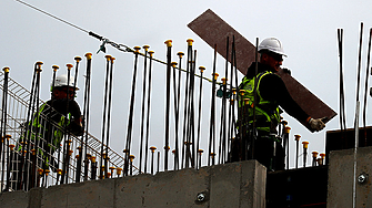 Международният валутен фонд МВФ повишава прогнозата си за растежа на