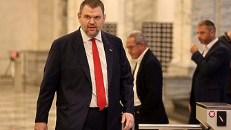 Правителството на ПП ДБ е притиснато от мексиканска вълна на протести