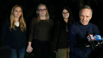 Двете американки които бяха освободени от Хамас се събраха със семейството