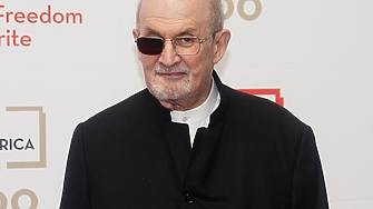 Салман Рушди издава Нож мемоарна книга която е свързана с