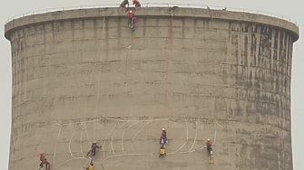 Рано тази сутрин шестима активисти на Грийнпийс поставиха начало на