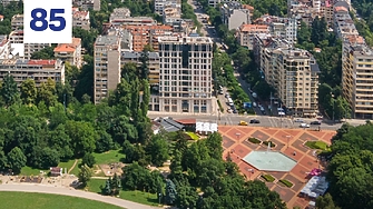 Зелена ли е София Бихме казали долу горе и неравномерно –