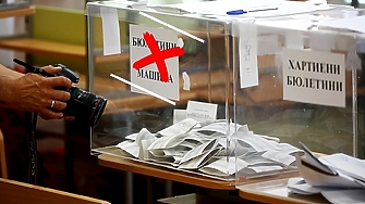 Трудно може да се опише политическия набег върху демокрацията ни от определени