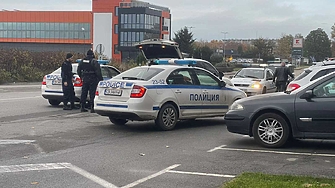 Луксозен Порше Кайен блъсна патрулка след преследване в Казанлък Оказа