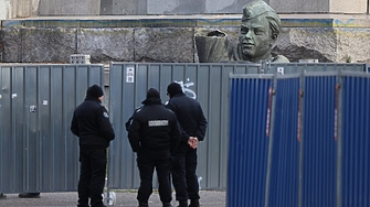 Ден след като Паметникът на Съветската армия се раздели с