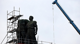 Тези дни българските комунисти русофили и русороби повтарят във всички