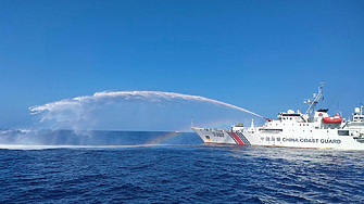 Кораби на китайската брегова охрана са използвали водни оръдия срещу