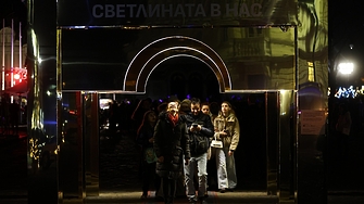 Няма да коментирам златната арка на площада не съм