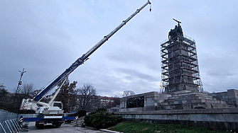 Демонтажът на Паметника на Съметската армия наричан от години подигравателно