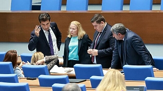 Депутатите приеха промените в Конституцията шестите такива на трето гласуване То се