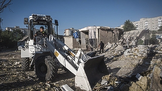 Десет души бяха ранени тази нощ при руски ракетни удари