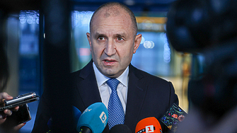 Президентът Румен Радев призова управляващите да гарантират до Нова година