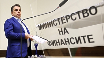 Не били компютри а компоти Така финансовият министър Асен Василев коментира