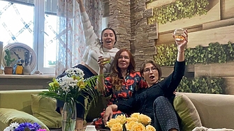 Aнна Гин е журналистка и писателка живее в украинския град Харкив Тя