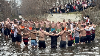Президентът без изненада обяви че в понеделник дава на КС