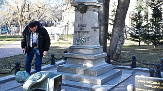 Бюстът на граф Игнатиев във Варна е намерен съборен от