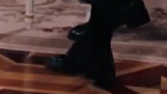 Представете си че сте застаряващ диктатор с имперски претенции и