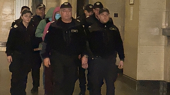 Труп на мъж е открит в лека кола в столичния