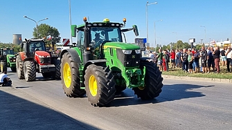 Две фермерски асоциации продължават протестните действия въпреки постигнатото споразумение между правителството