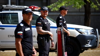 Протест срещу нелегалните мигранти се провежда в София в градинката