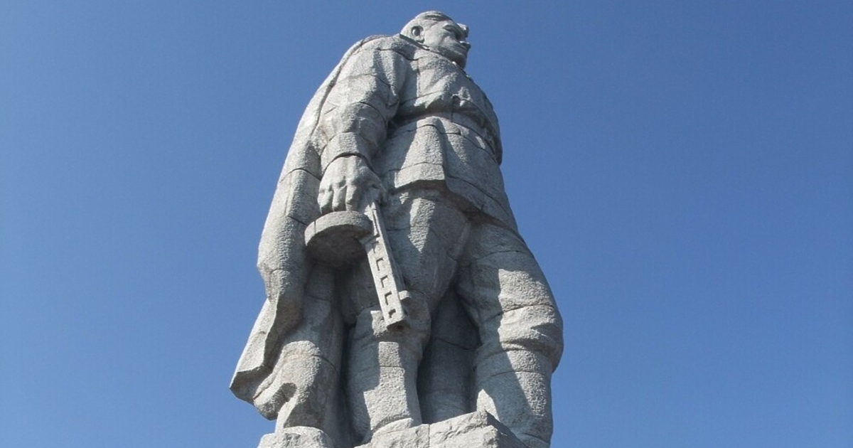 Твърдението, че ЮНЕСКО ще пази паметника на Съветската армия в