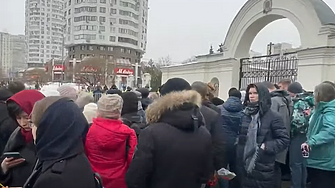 Близки и поддръжници на Алексей Навални си вземат последно сбогом