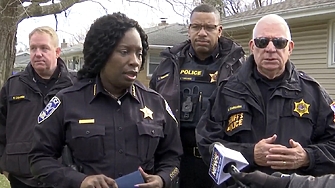 Четирима души бяха открити мъртви а други седем бяха ранени