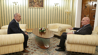 Радев се консултира с кандидат-премиерите, докато Борисов прави 