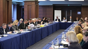 Действително политическата обстановка е такава че трудно можем да си