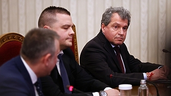 Президентът Румен Радев връчи третия мандат за съставяне на правителство