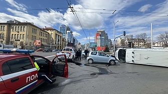 Катастрофа с двама пострадали е станала в централната част на
