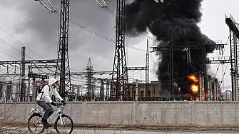 Анна Гин е журналистка и писателка живее в украинския град Харкив Тя