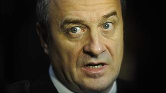 Аз не си спомням през годините по голям скандал И то