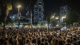 Стотици хора в Израел се събраха в сряда вечерта на