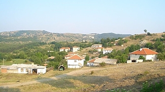 Анна Гин е журналистка и писателка живее в украинския град Харкив Тя