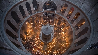 Тази година Благодатният огън от Йерусалим ще пристигне в България