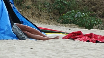 Кемпери палатки и каравани да се разполагат на обособени за