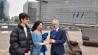 Доскорошният премиер Николай Денков се опасява че отказът от еврото