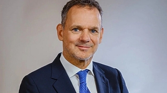 Каспар Велдкамп който до последно се противопоставяше на влизането на