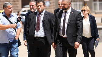 Ох приятели зарязвам скандинавските сериали и почвам Величие Нашенският Гейм ъф