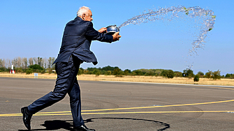 Смятам че полосата на външен вид и допир изглежда добре