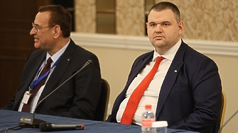 Почетният председател на ДПС Ахмед Доган организира среща на част