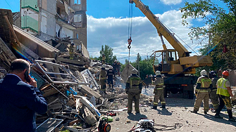 Един човек загина а други 12 бяха ранени при срутване