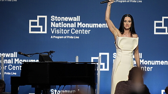 Властите в Испания разследват певицата Кейти Пери за предполагаемо заснемане