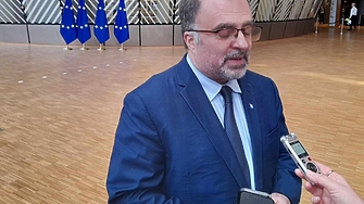 Не бива да смесваме културната с партийната политика Както показват