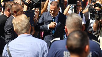 Недопустим опит за манипулация и оказване на натиск върху служителите