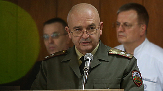 Началникът на Военномедицинска академия генерал майор проф д р Венцислав Мутафчийски и модният