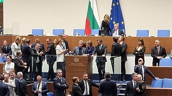 Депутатуте от Продължаваме промяната Демократична България Лена Бориславова и Явор Божанков