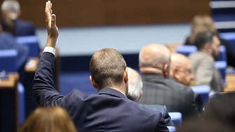 Единодушно със 178 гласа за и без дебат депутатите приеха декларация