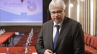 Очертава се нова кадрова драма с политически привкус Този път